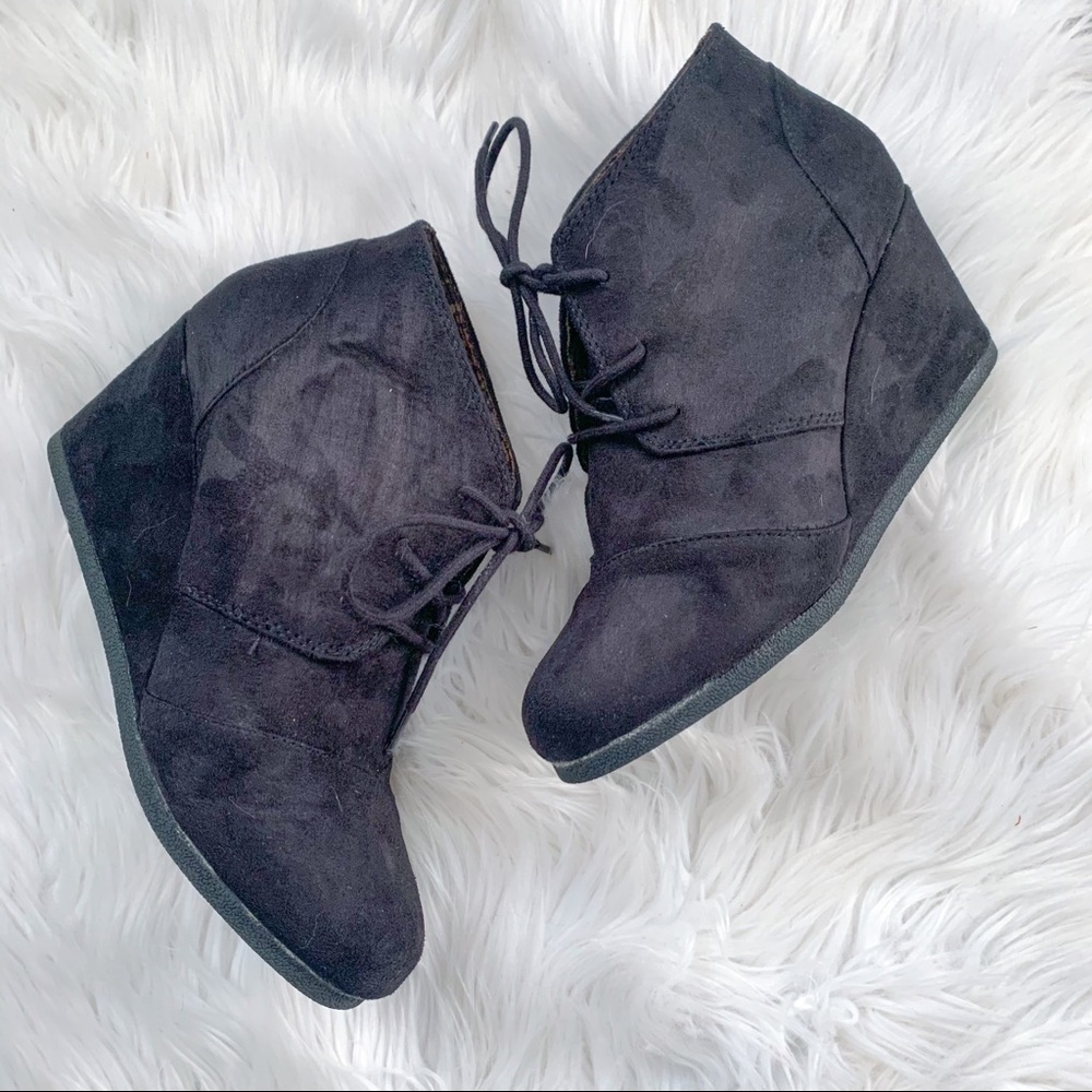 Maurices Lace Up Wedge Size 8.5
